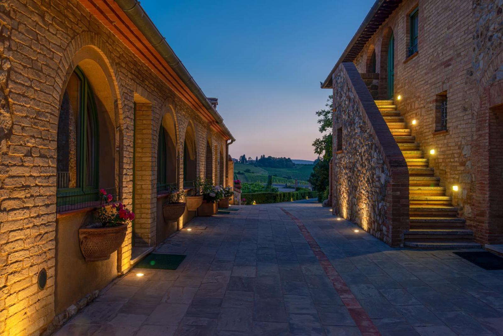 Villa Il Castagno Wine & Resort シエーナ エクステリア 写真